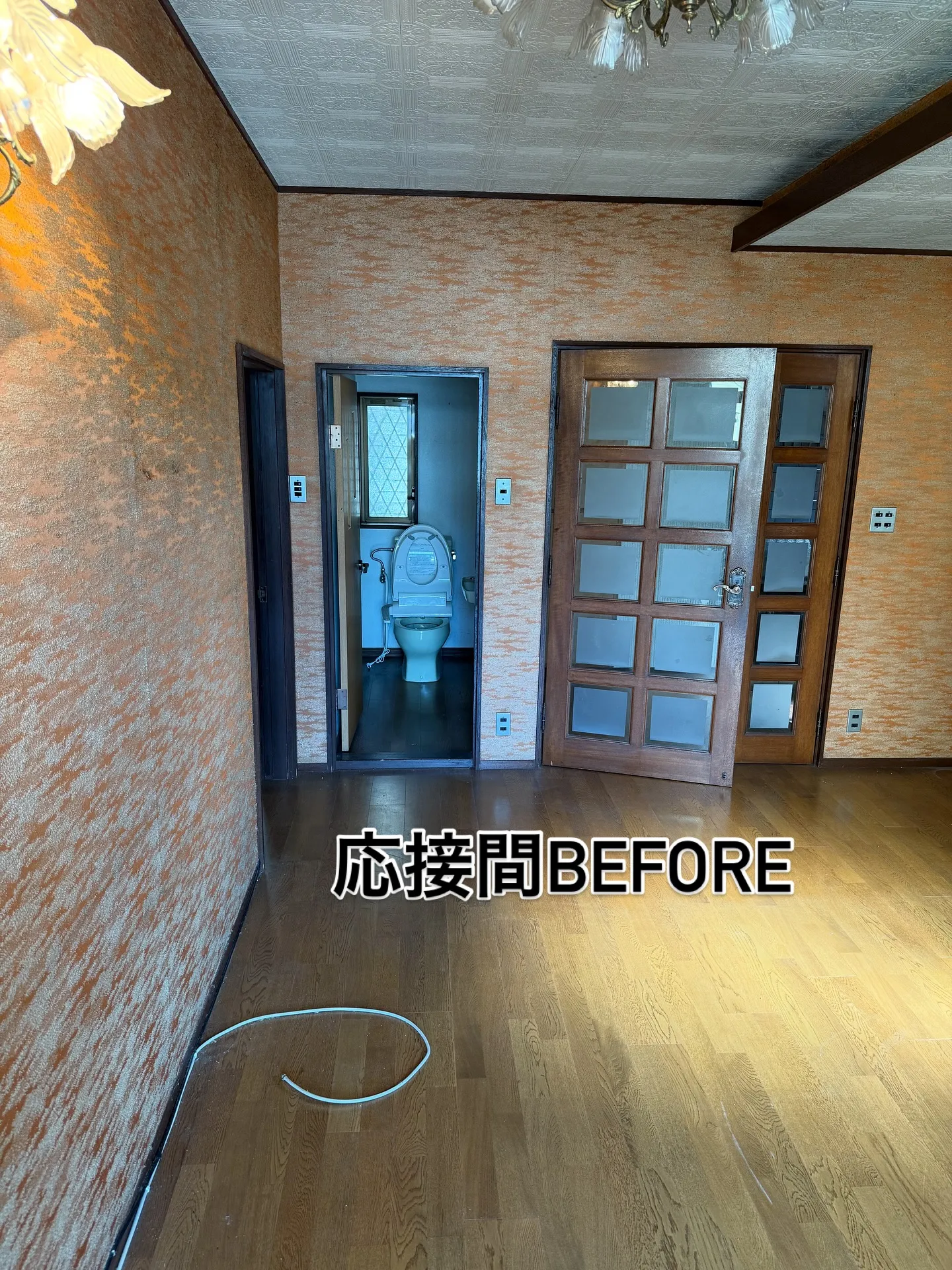 玄関周り クロス貼り替え フロアタイル工事
