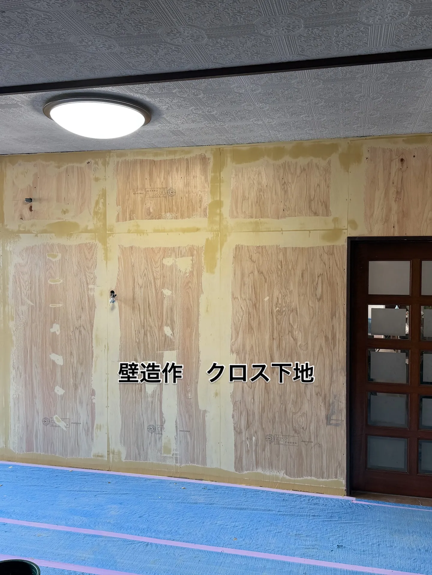 玄関周り クロス貼り替え フロアタイル工事
